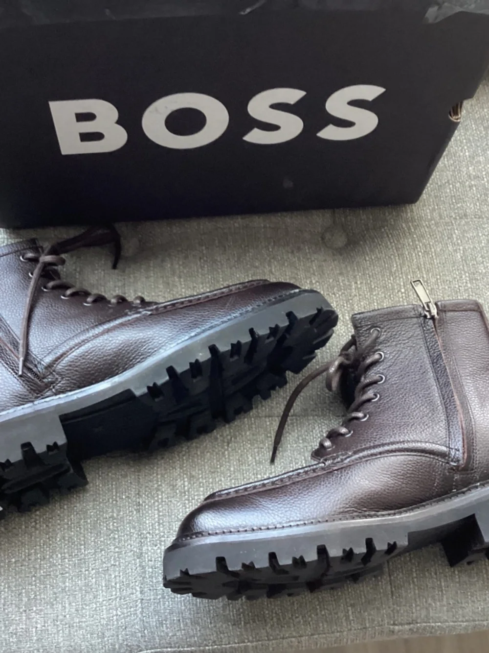 Boss 10 dark